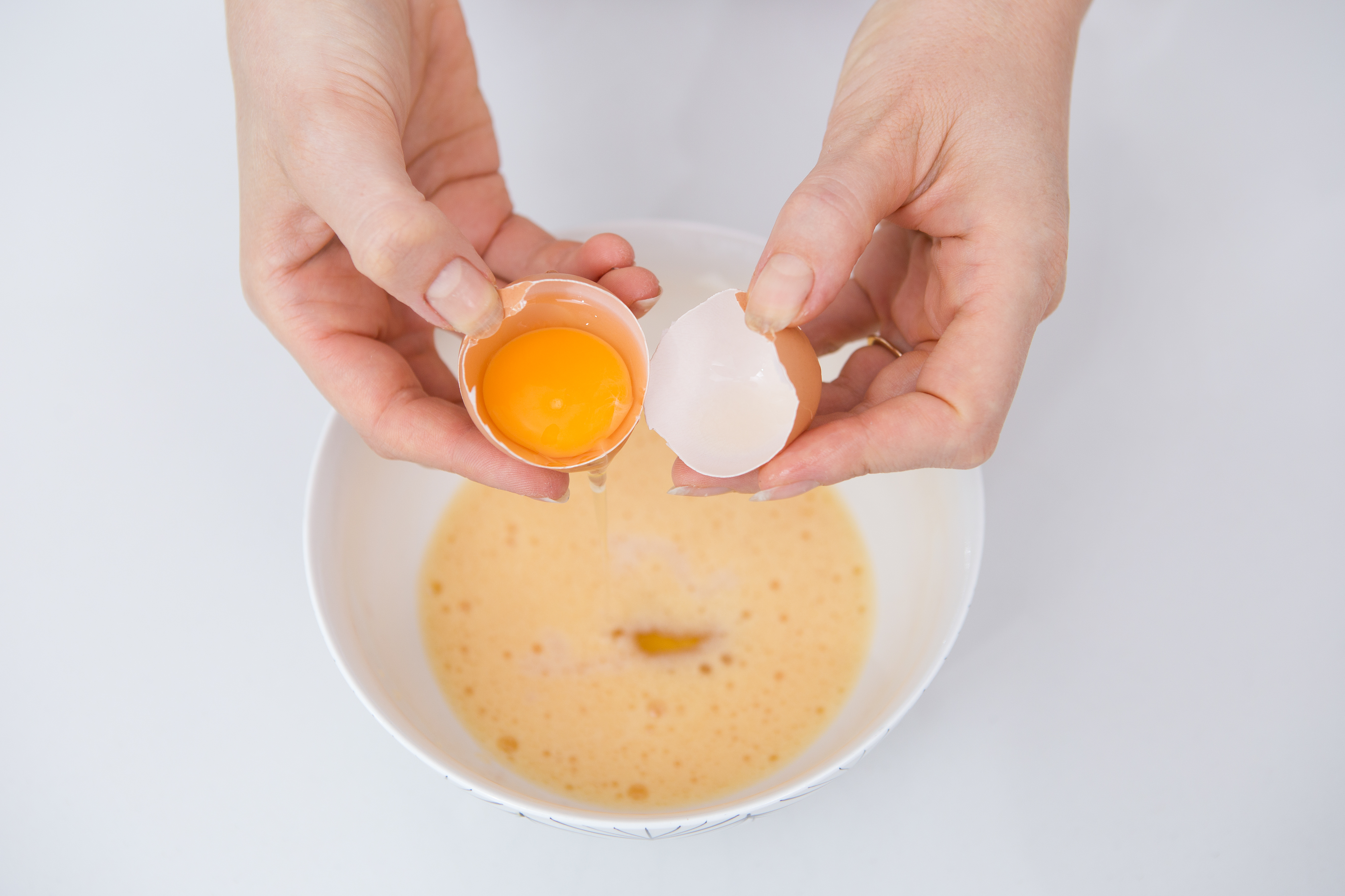 Ăn trứng gà sống có ăn toàn